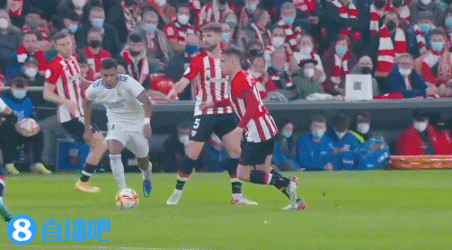 广东男篮在CBA俱乐部杯中以56-30大胜合肥狂风，发挥出色，攻防效率高，取得八强资格。