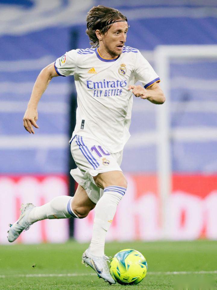 意甲夺冠热门诞生：18场狂揽42分，排名榜首，把米兰尤文挤在身后