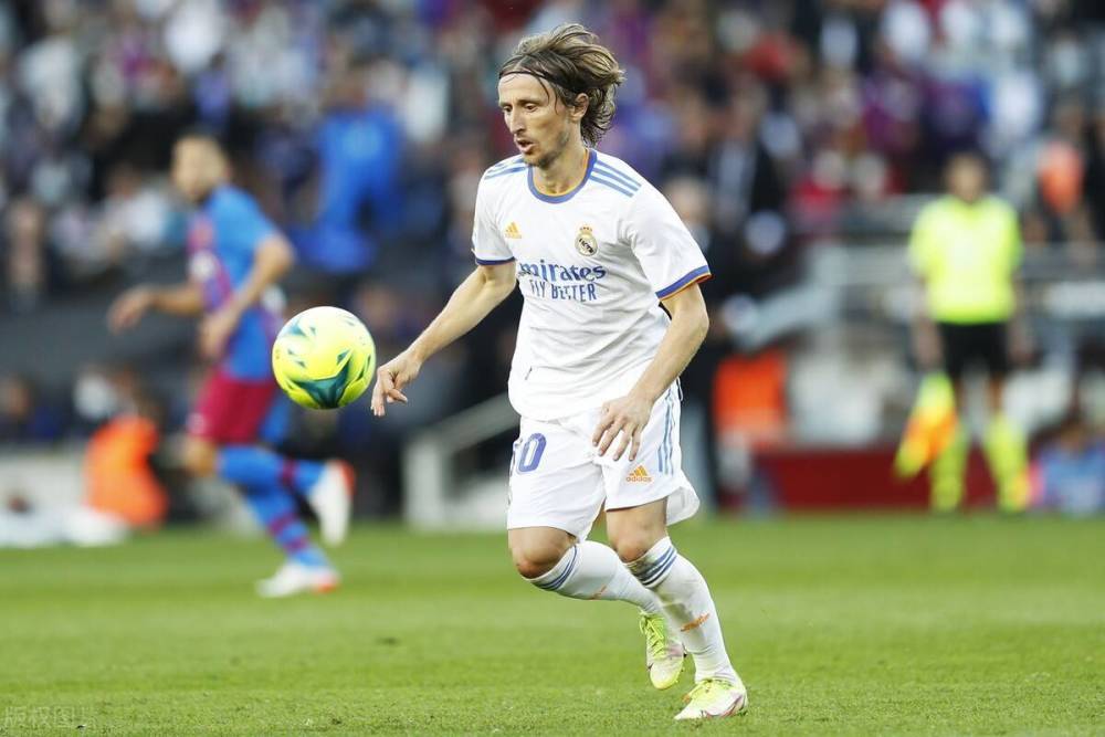 扑克为什么强调“位置优势”（为何在扑克中位置优势如此重要？）