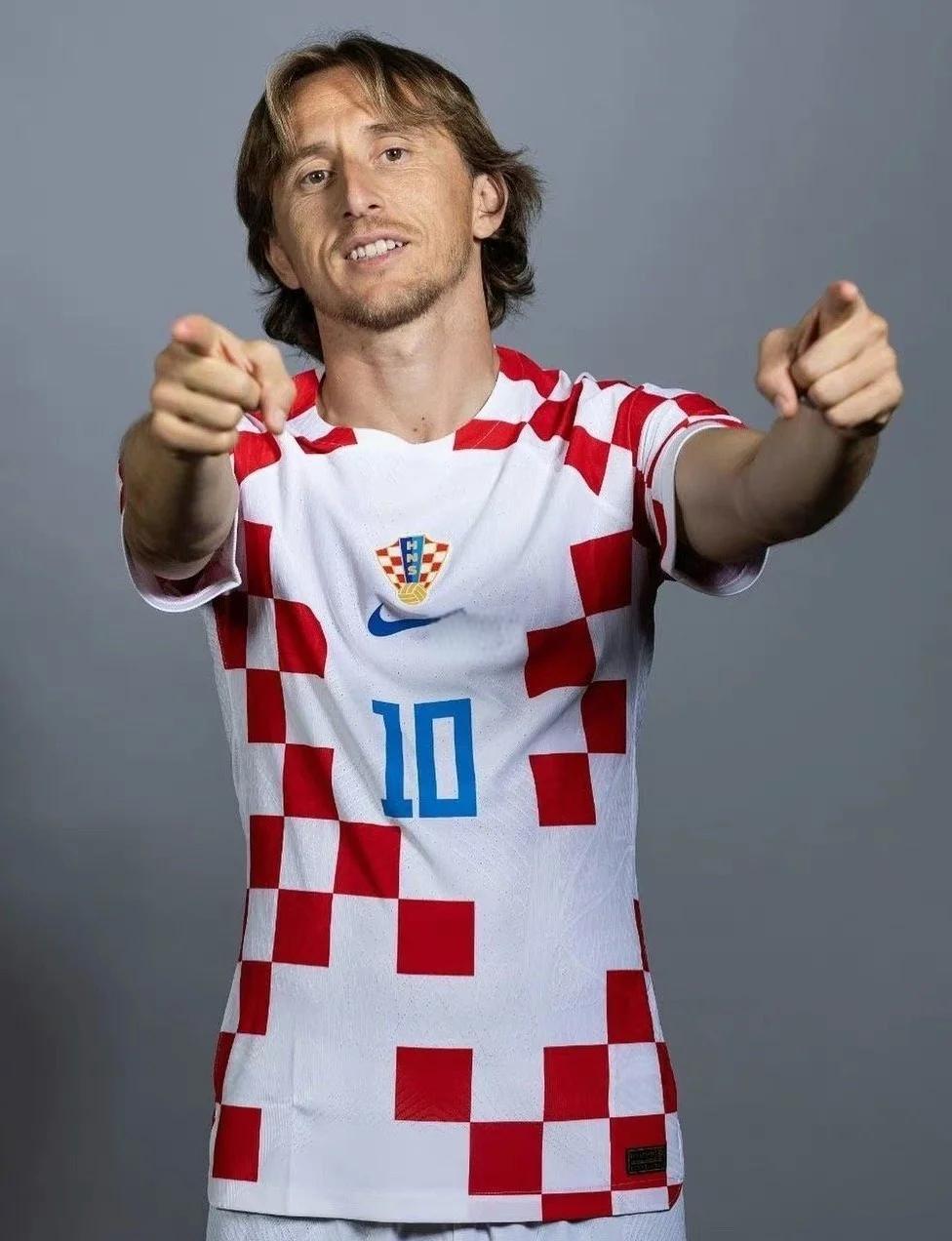 疯狂毒奶，IG成为全球第三！韩网票选队伍排名：BLG第六，第一实至名归